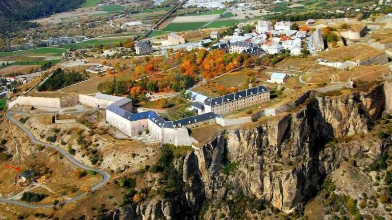 Corps De Garde De La Roche Villa Mont-Dauphin Exterior photo